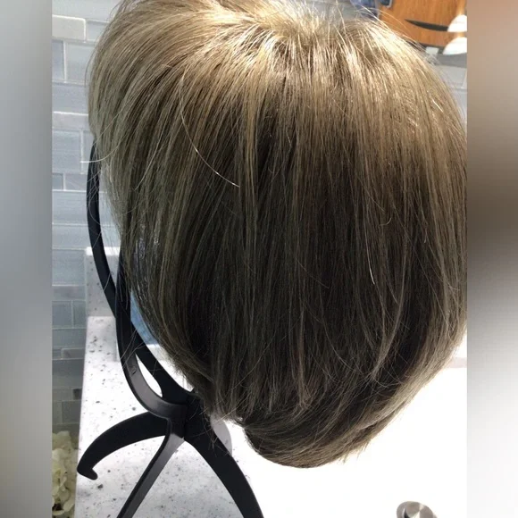 Paula Young Shelby wig
Brand New in box with tags
Never worn - Picture 3 of 7